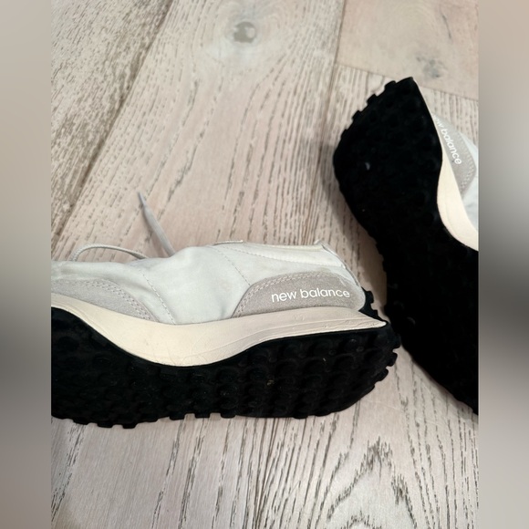 New Balance 327 Sneakers Size 9.5 GUC - Picture 7 of 10